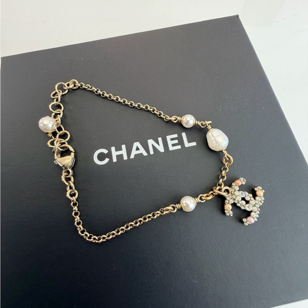 CHANEL Pearl & Crystal Gold Tone Bracelet C20 K - Picture 10 of 13
